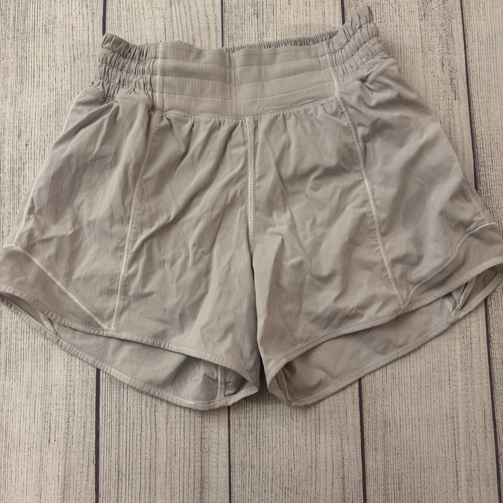 Lululemon Low Rise Shorts 2.5" Inseam Light Gray Woman's Size 2 Activewear